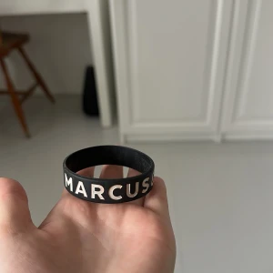 Svart marcus och martinus armband  - Säljer detta marcus och martinus armband i svart 🌸