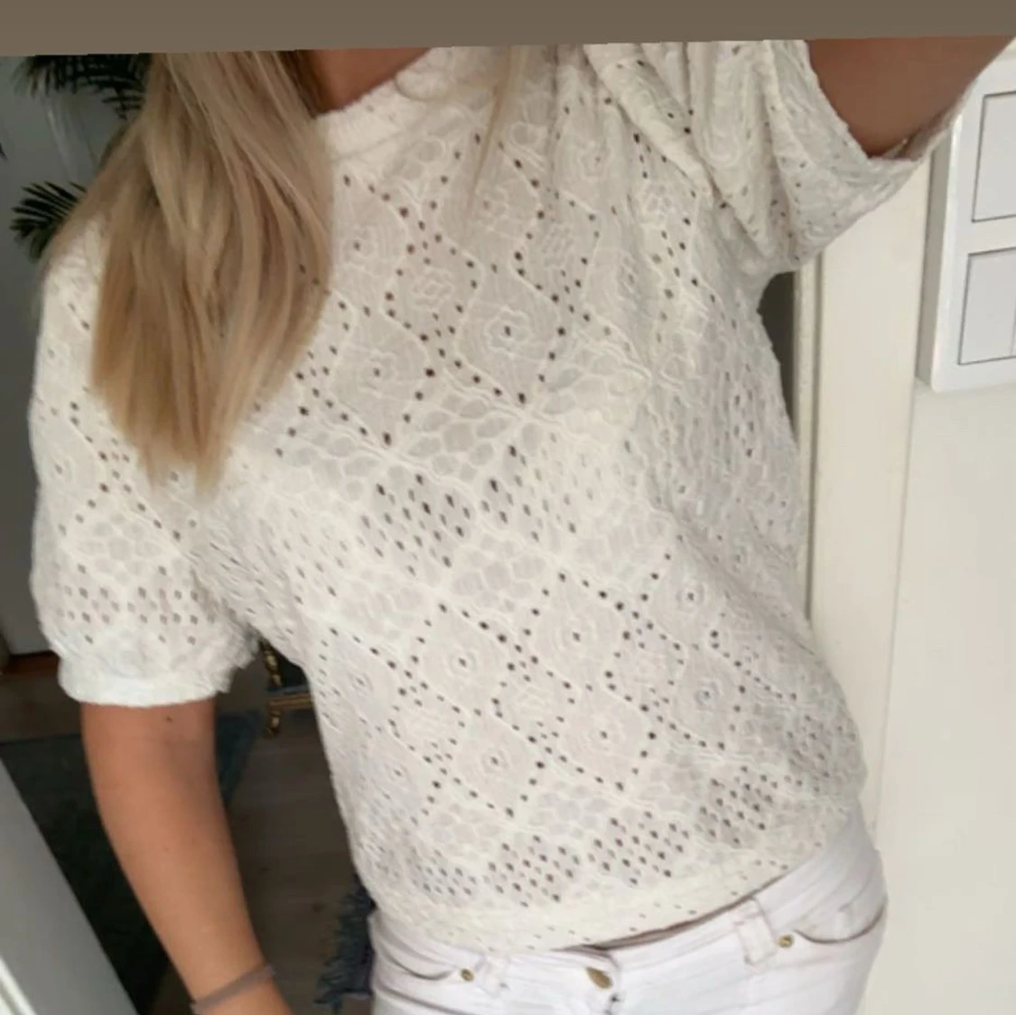 Vit spetsblus med kort ärm - 1