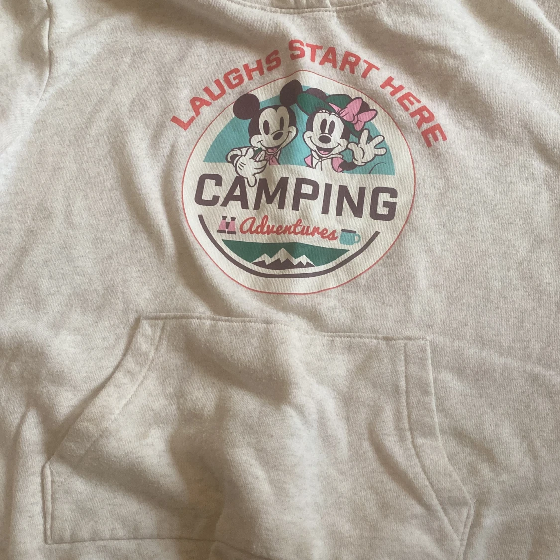 Beige hoodie med Mickey & Minnie från H&M - 1