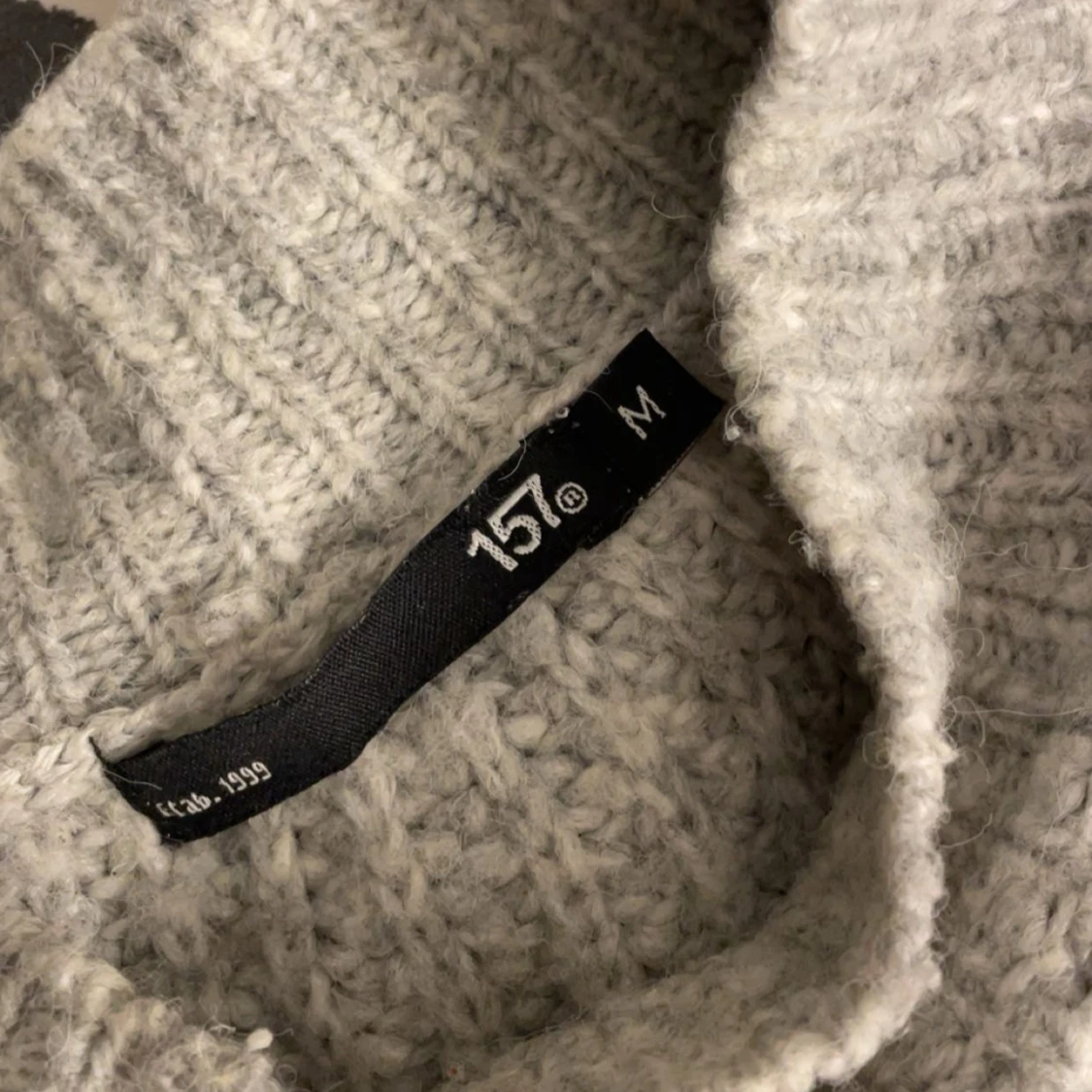 Grå stickad tröja från 157 - 1