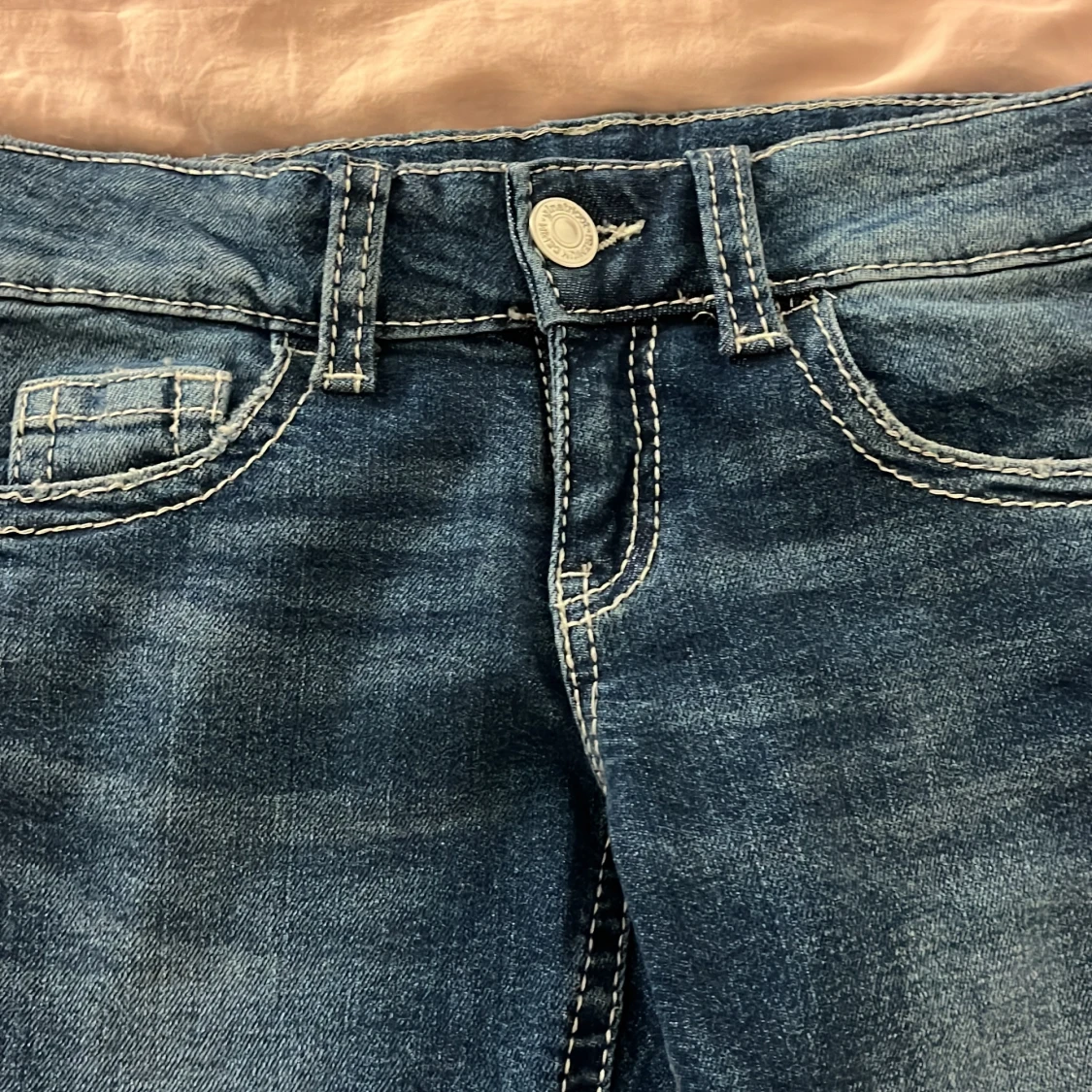 Blåa bootcut jeans med detaljer💕 - 3