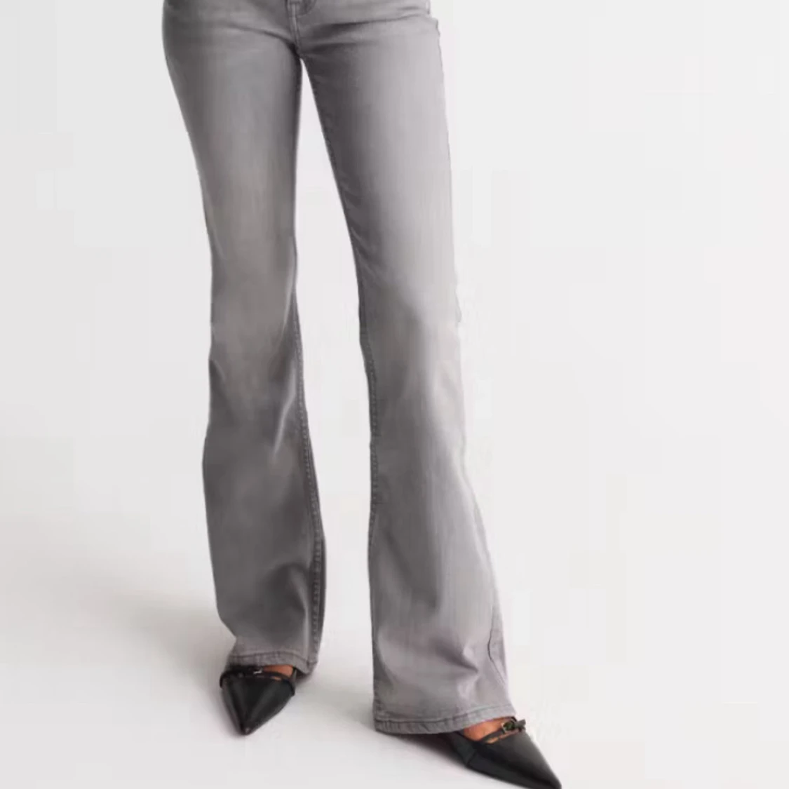 Grå bootcut jeans med låg midja - 1