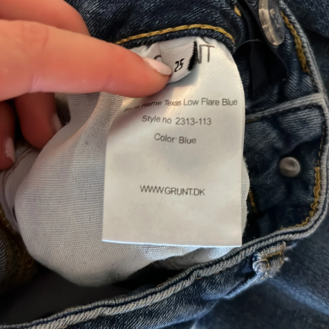 Blå low flare jeans från Grunt - 3