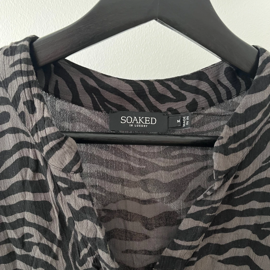 Zebramönstrad långklänning Soaked in Luxury - 2