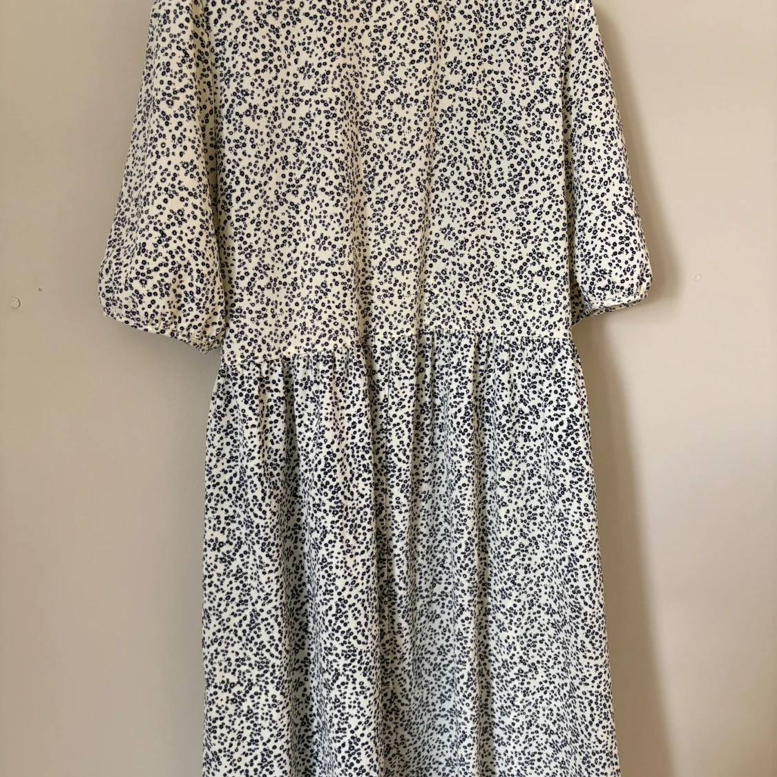 Blommig omlottklänning från Monki - 3