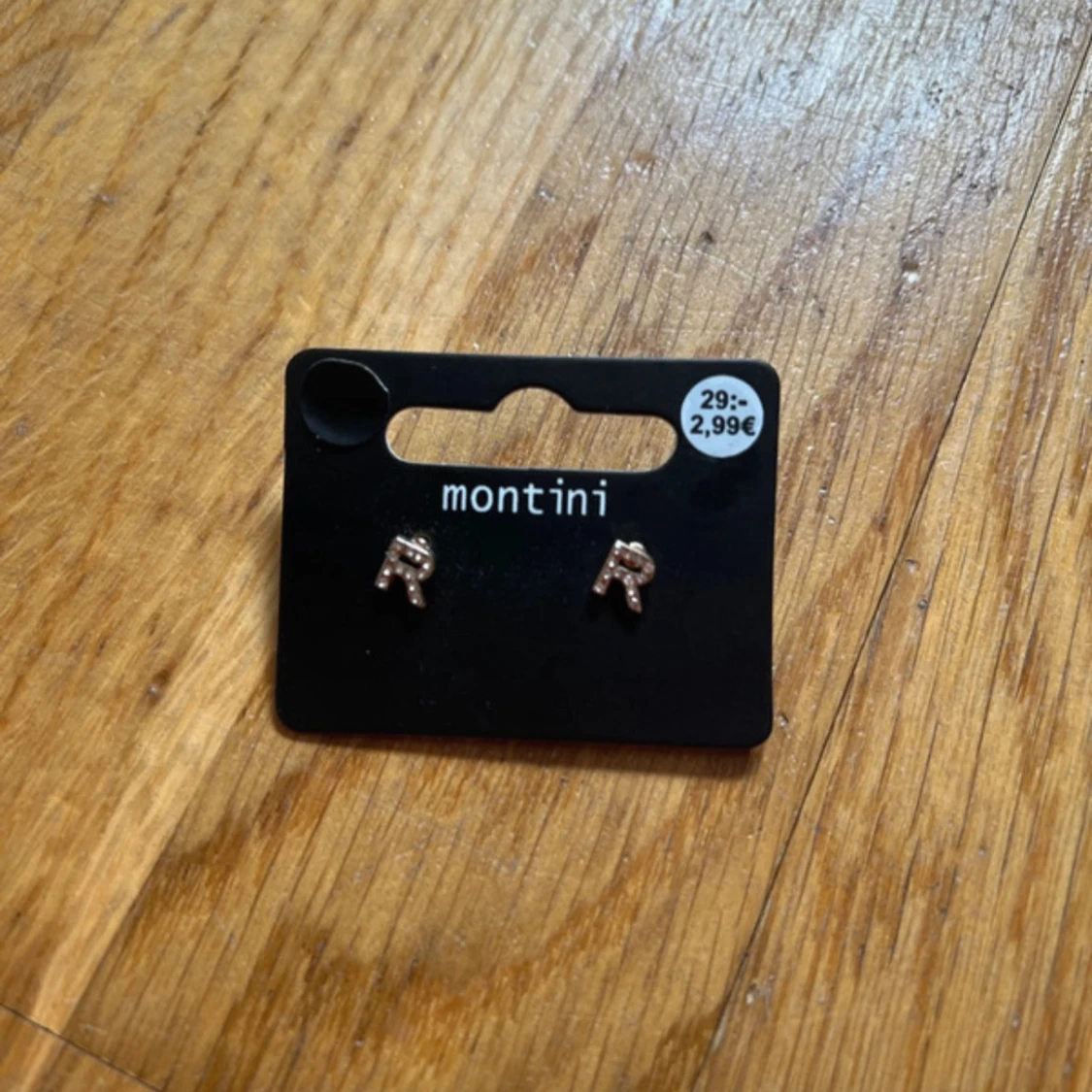 Montini bokstavsörhängen R - 2