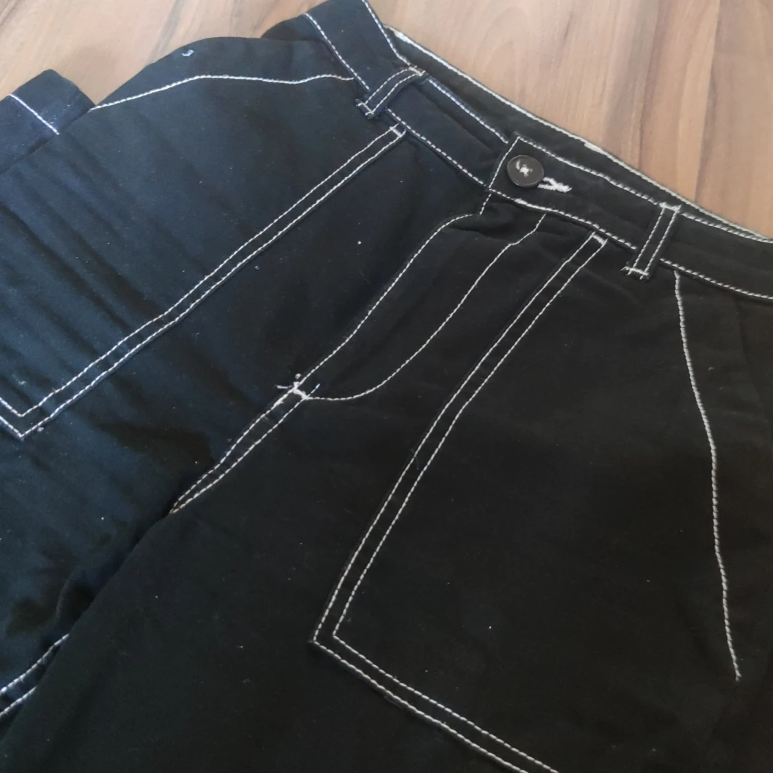 Svarta cargopants från H&M DIVIDED - 4