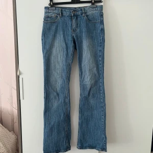 Brandy Melville jeans  - Snygga Jeans | Storlek:S | Färg: Ljusblå | Skick: Mycket bra | Innerbenslängd: ca 79cm Midjemått:36cm | Skriv vid frågor |