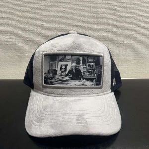 Maggiore keps limited - Grå och mörk blå keps från Maggiore, riktigt snygg, aldrig använd, ingen box därför schyst pris 