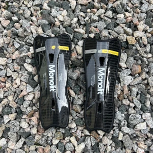 Monolit Fotbollsskor benskydd  - Säljer mina benskydd monolit 