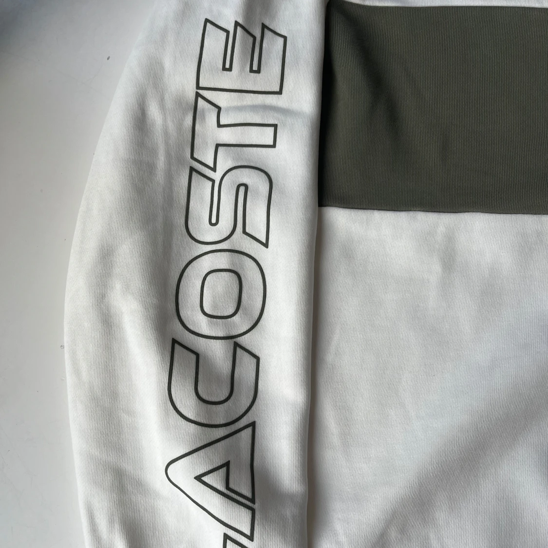 Vit sweatshirt från Lacoste med logga - 2