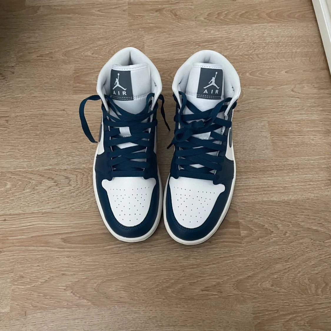 Nike Air Jordan 1 Mid marinblå/vit - 1