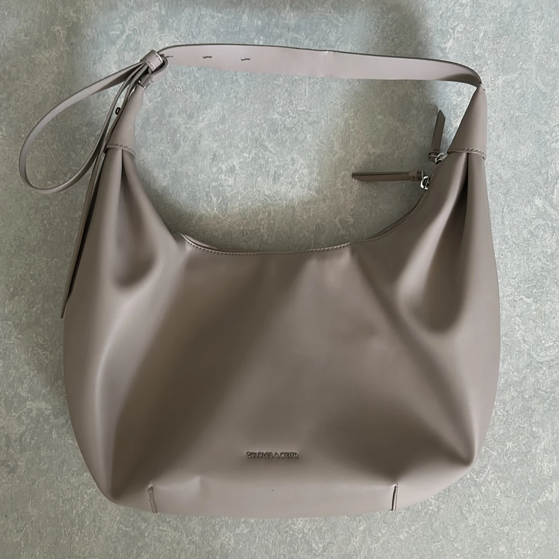 Beige axelväska från Charles & Keith - 2