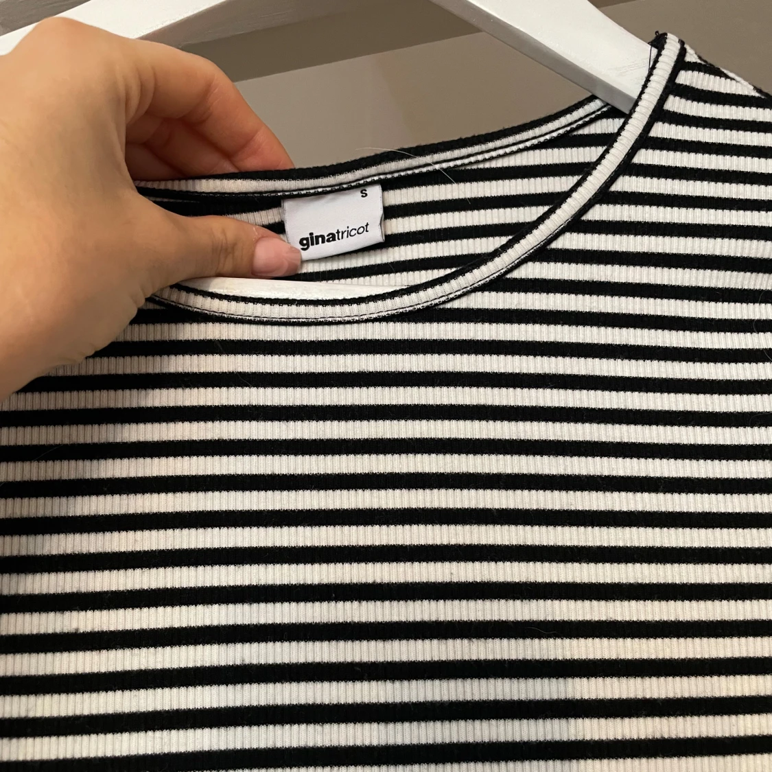 Randig kortklänning från Gina Tricot - 1