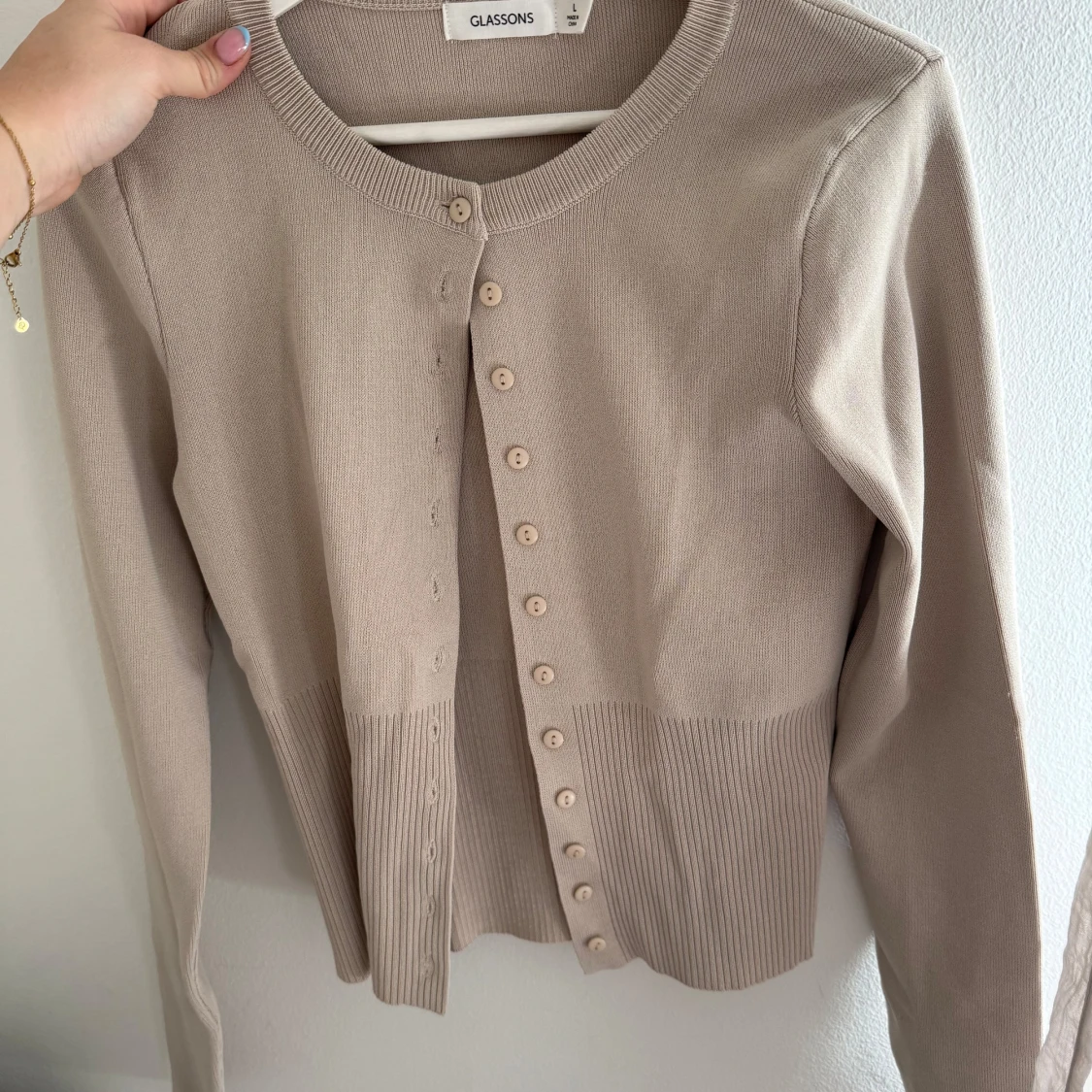 Beige kofta från Glassons med knappar