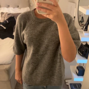 stickad tshirt  - snygg stickad tshirt från lager 157💞aldrig använd 