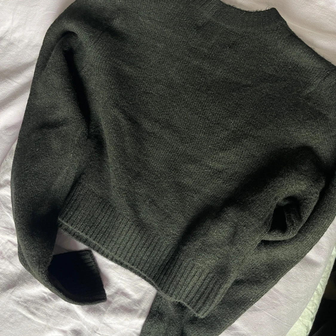 Svart croppad stickad tröja - 2