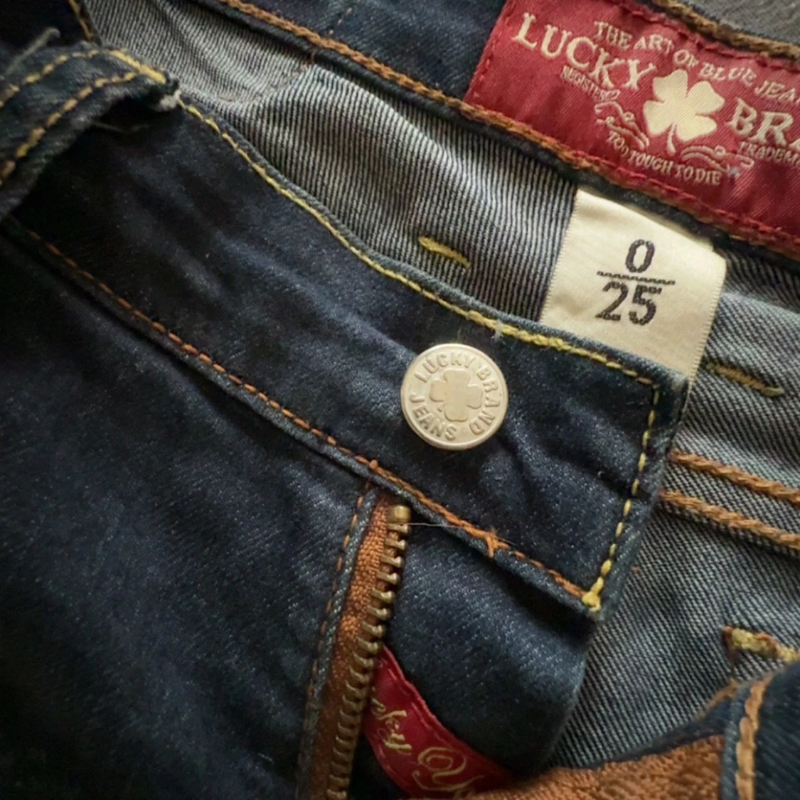 lågmidjad Jeanshorts - 1