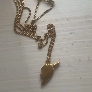 Maria Nilsdotter inspirerad halsband - Inspererat halsband av Maria Nilsdotter i guld. Kedjan är 40cm men går att förlänga med ytligare 5cm. Vid mer frågor är det bara att höra av sig 💓