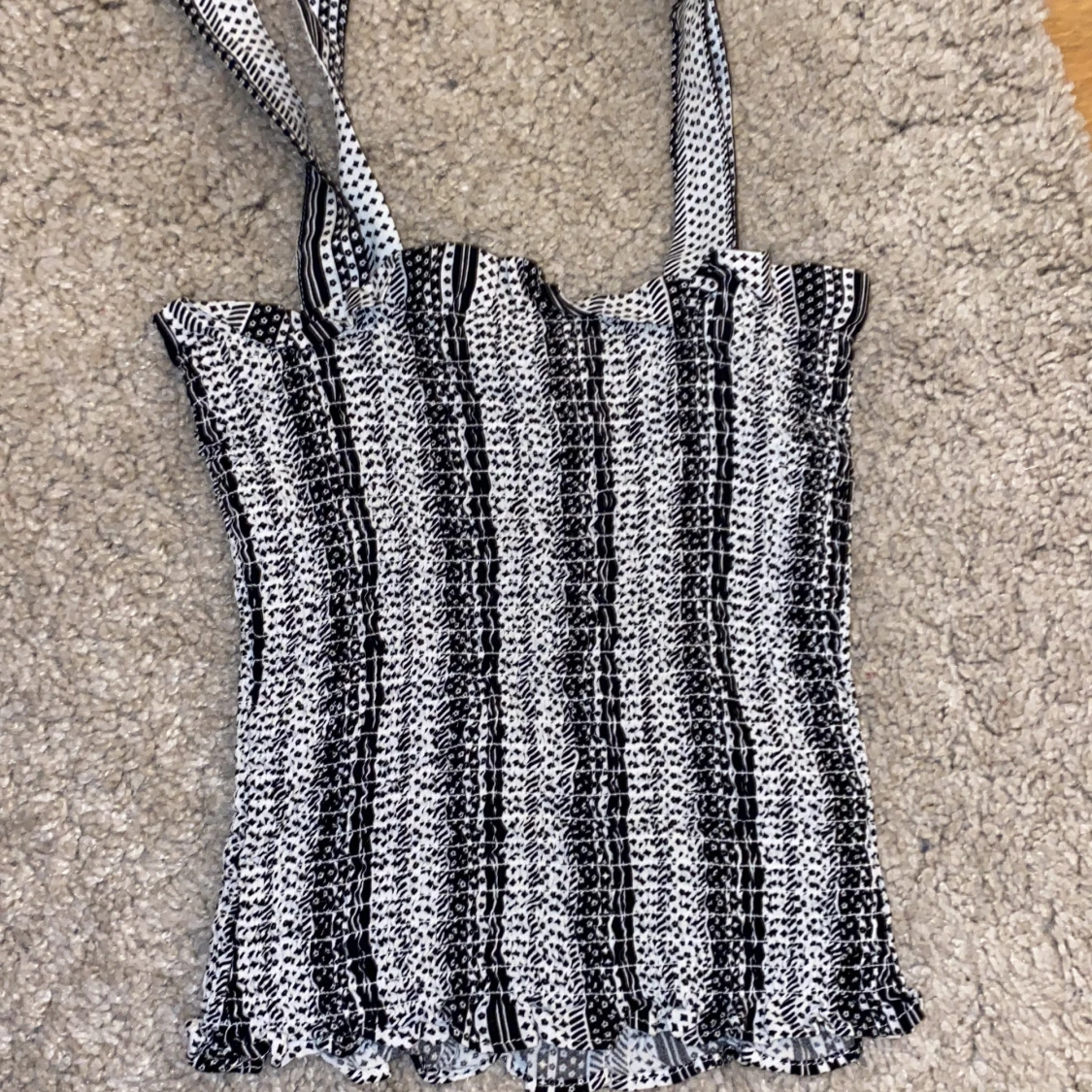 Svartvit mönstrad linnetopp från H&M Divided