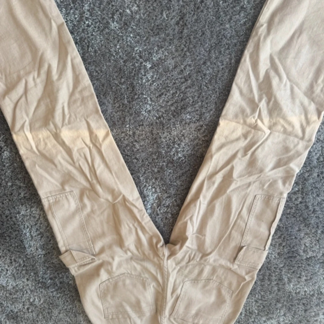 Beiga cargobyxor med raka ben - 1