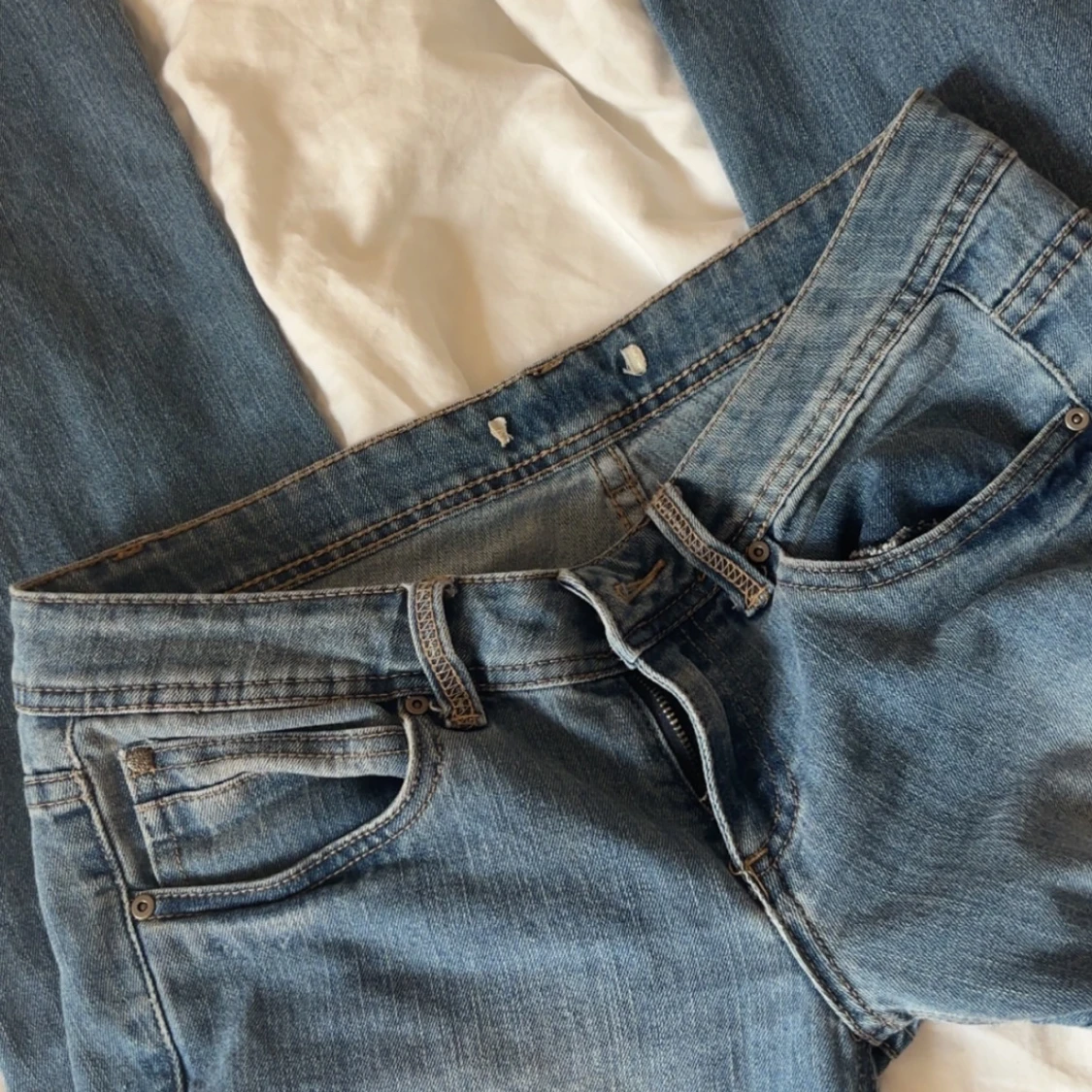 Lågmidjade ljusblå jeans - 2