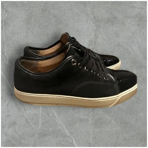 Lanvin  - Hej! Säljer nu dessa svarta lanvins i storlek 8 vilket motsvarar 42 (passar även 43) cond är 7.5/10 och de har mycket kvar att ge. Säljer nu dessa för endast 1999! 🏝️