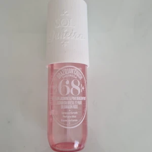 Brazilian Crush Cheirosa 68 Perfume Mist - En sol de jainero 68,halv kvar ungefär säljer den för att jag har slutat gilla den.