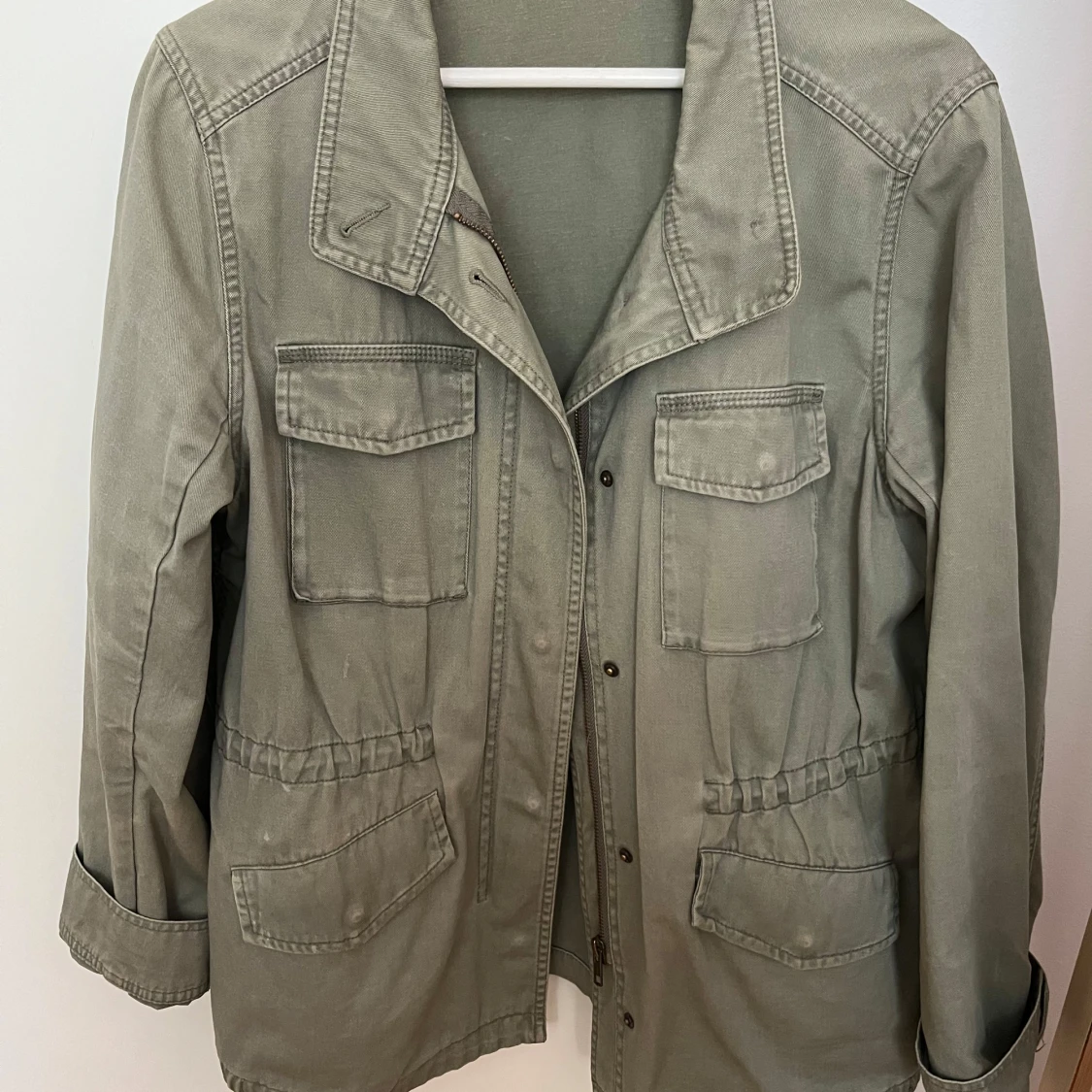 Olivgrön jacka med dragkedja - 3