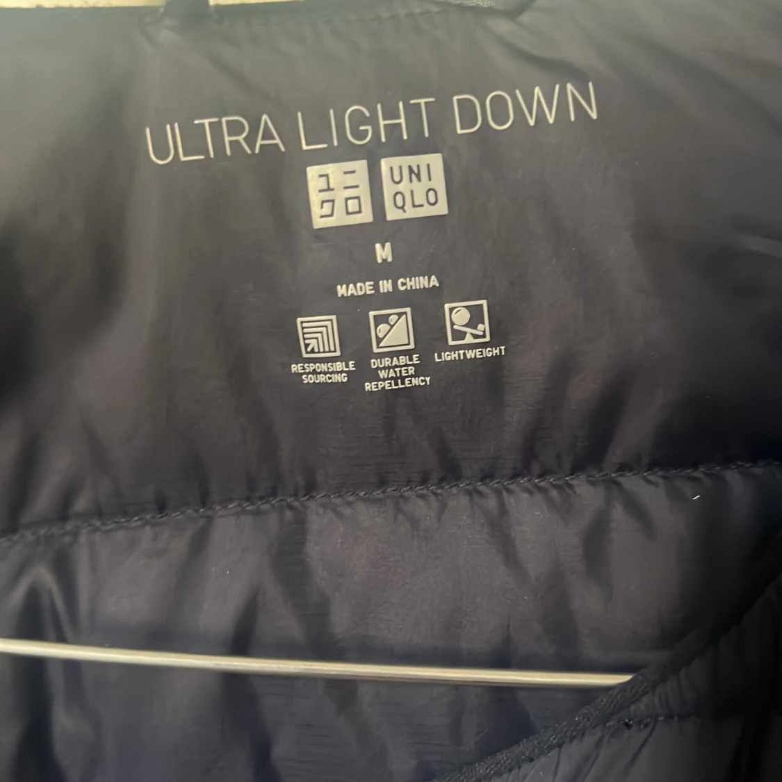 Mörkblå ultralätt dunjacka från Uniqlo - 1
