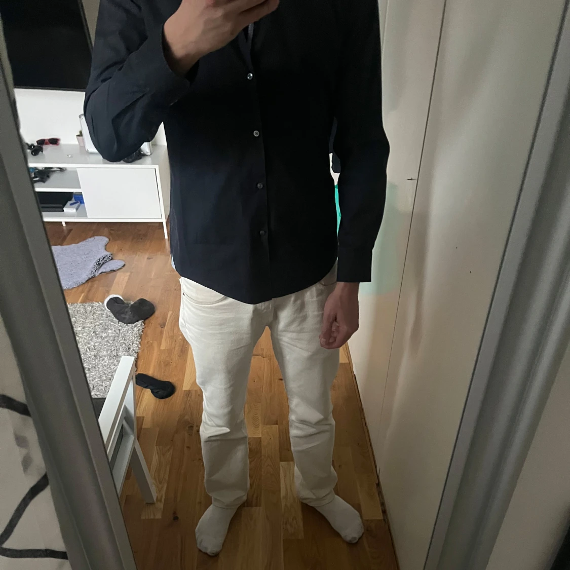 Svart skjorta med knappar - 1