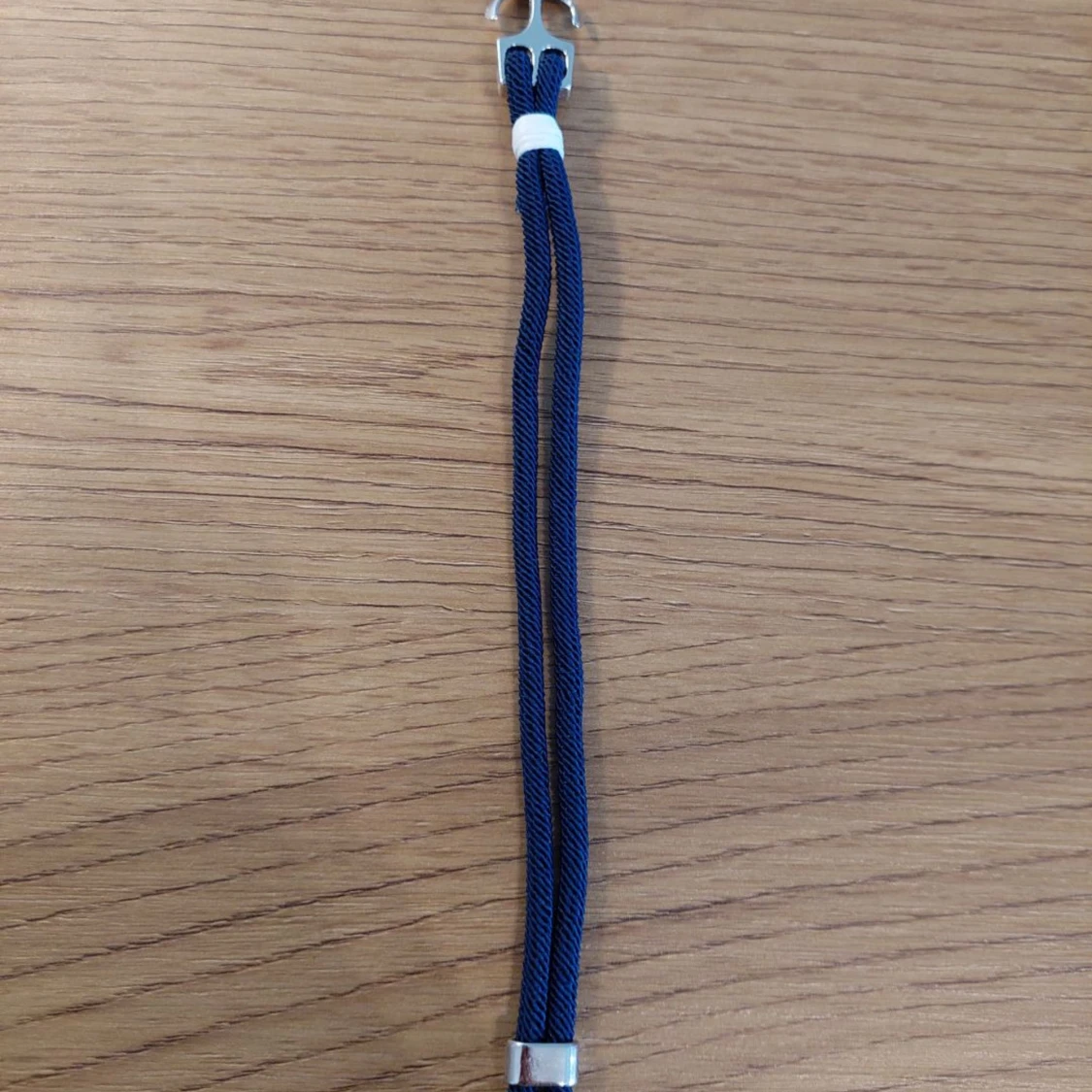 Blått armband med metallspänne - 1