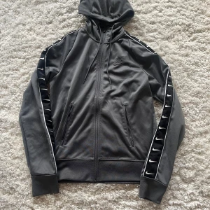 Nike Zip Hoodie - Nike Zip Hoodie. Storlek XS.