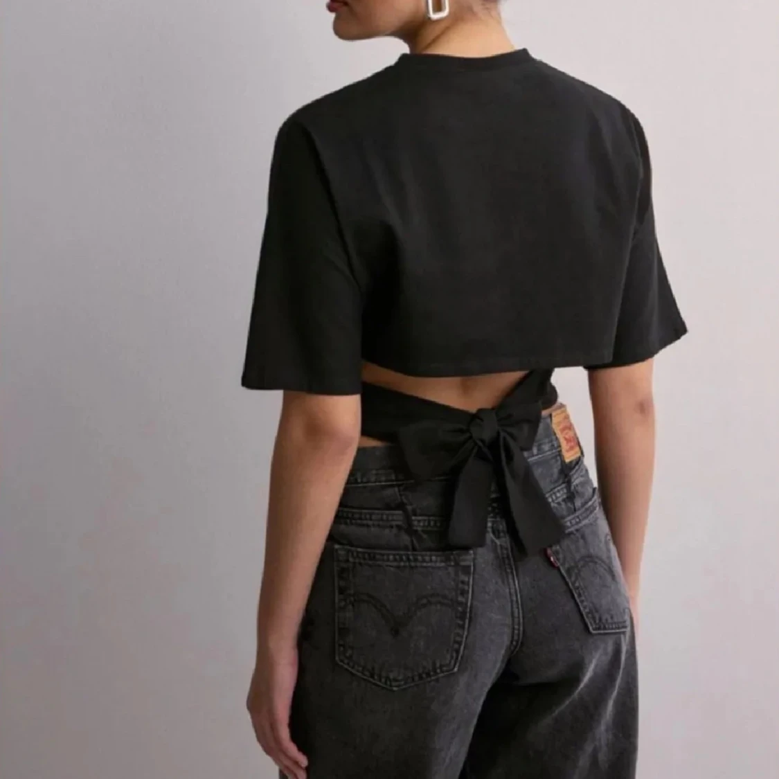 Nelly open back tie tee