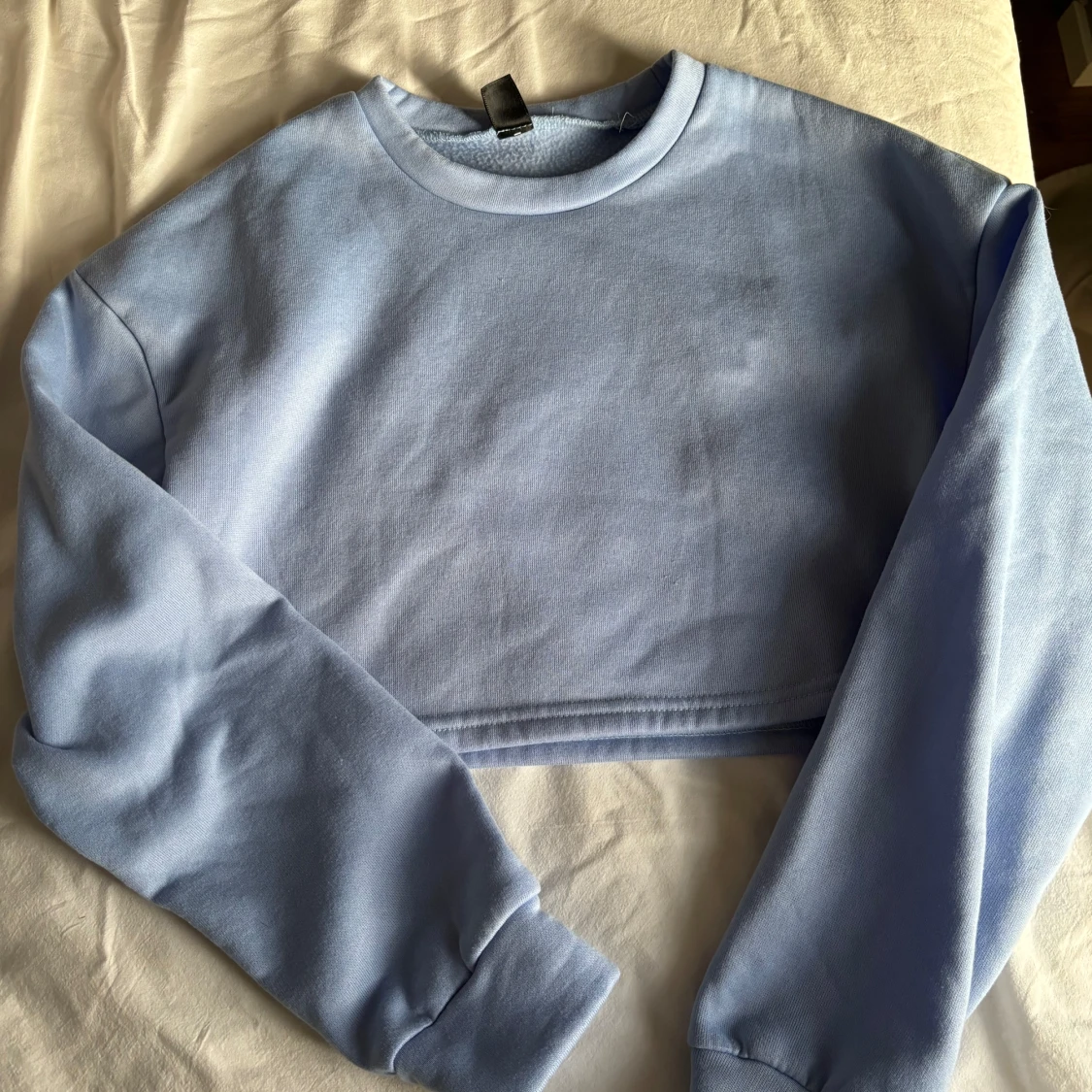 Ljusblå croppad tröja och byxor - 1