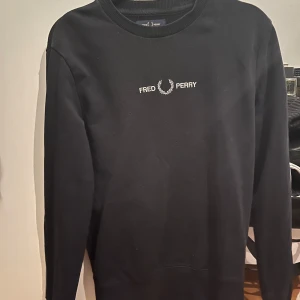 Fred Perry tröja  - Mycket fint skick köpt för 1200kr i London säljer för 450