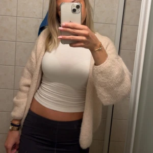 Beige kofta  -  populära koftan från Lindex, använder ej därav säljer!💕