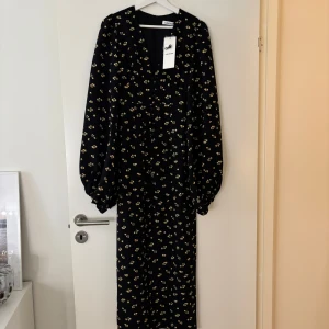 Adoore klänning - Helt ny Adoore klänning endast testad, lapparna är kvar. Modell Positano dress 🩷 helt slutsåld!