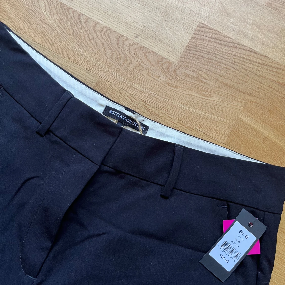 Svarta kostymbyxor från First Class - 2