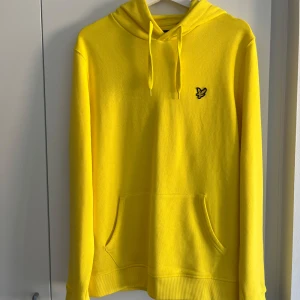 Lyle & Scott hoodie - Lyle & Scott hoodie i storlek M. Aldrig använd, nyskick. Nypris: 1000:-