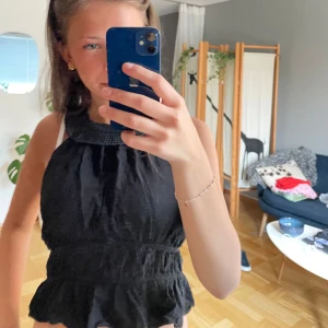 Svart topp ZARA  - Knappt använd, Strl S🩷
