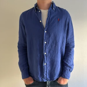 Ralph Lauren Linneskjorta - - Condition: 8/10 - Color: Blue - Size: S - Retail price: 1749 SEK
