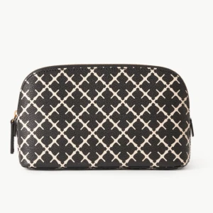 Necessär från By Malene Birger - Necessär från By Malene Birger i den lilla storleken. Säljer då den inte kommer till användning. Skriv privat för mer bilder!🩷