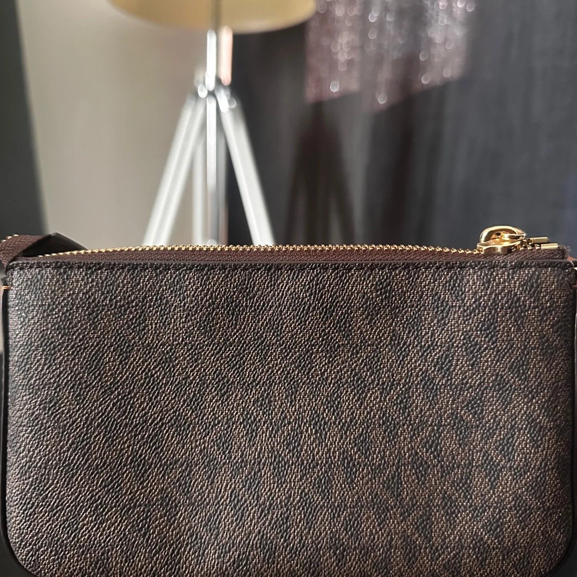 Michael Kors (MK) pouchette väska  - 1