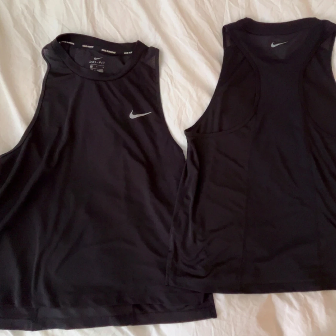 2 runningshirts från Nike