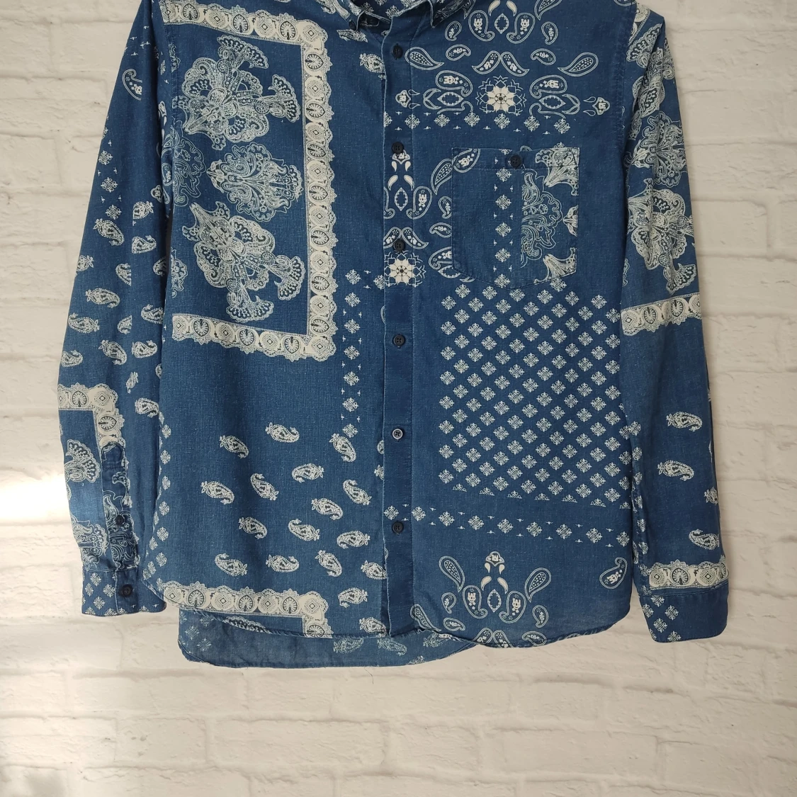 Blå mönstrad skjorta från Weekday