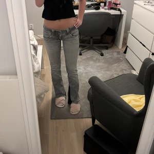 Pepe jeans - Snygga lågmidjade bootcut jeans från pepe jeans, säljer för att de inte kommer till användning💗w25 L32
