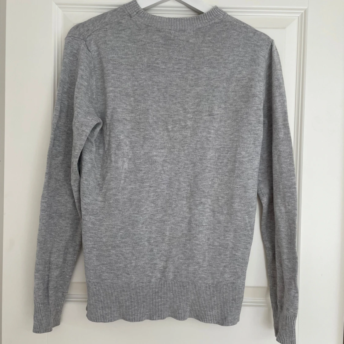 Ljusgrå stickad tröja från H&M - 3