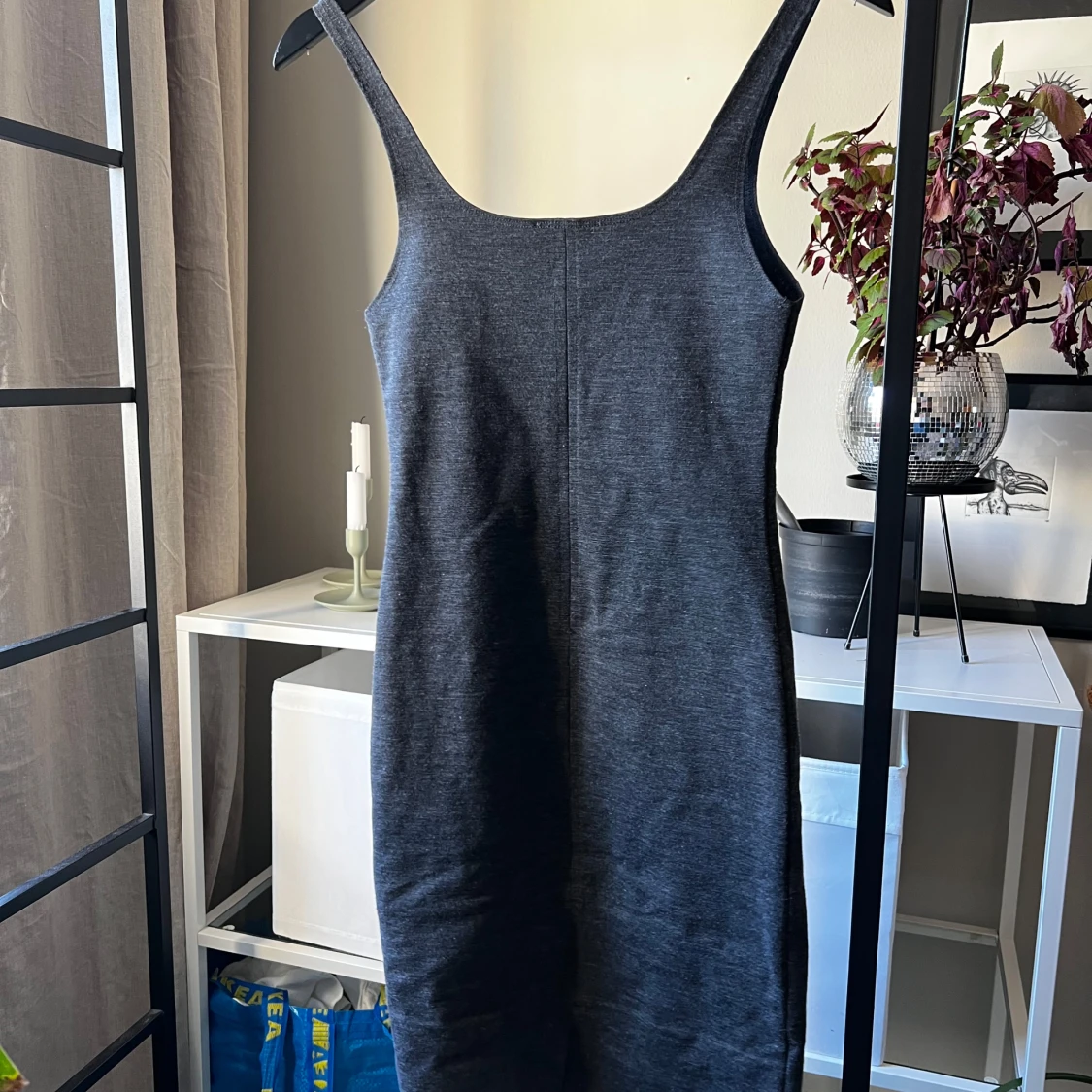 Mörkgrå tight klänning från Zara - 1