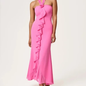 Adoore klänning - Säljer denna fina klänningen från Adoore! Stl 32 🩷Pris kan diskuteras vid snabb köp!